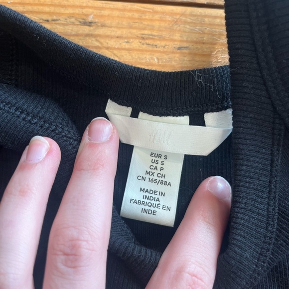 (167) BLACK H&M TANK - Picture 6 of 6